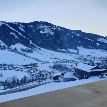 Gemuetliche Mit Kachelofen In Tiroler Bergwelt